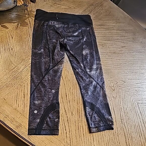 Lululemon size 6 sequin cropped legging - Picture 7 of 11